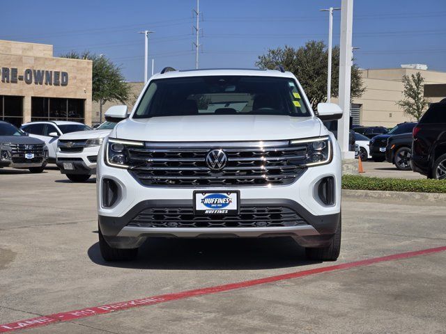 Used 2024 Volkswagen Atlas SE w/ Panoramic Sunroof Package FWD image 2