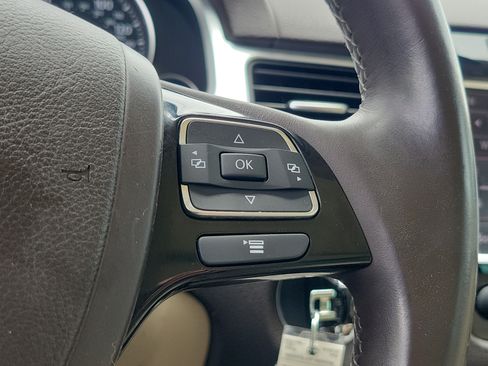 Used 2013 Volkswagen Touareg TDI AWD/4WD image 28