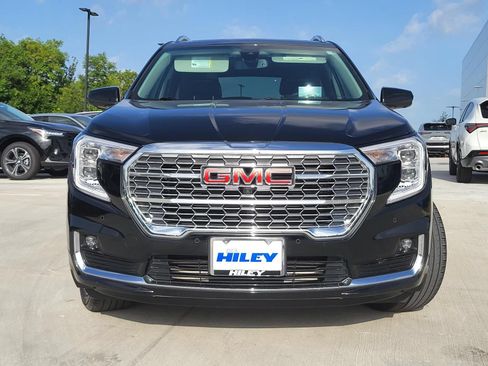 Used 2024 GMC Terrain Denali w/ Denali Premium Package AWD/4WD image 2