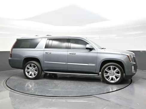 Used 2020 Cadillac Escalade ESV Luxury image 2