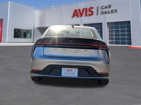 Used 2025 Toyota Prius LE image 5