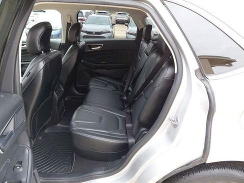 Used 2019 Ford Edge Titanium image 25
