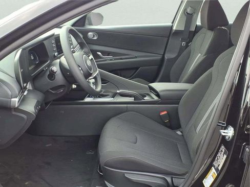 New 2026 Hyundai Elantra SE FWD image 9