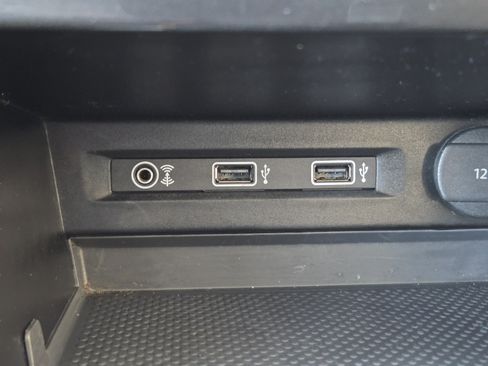 Used 2018 Volkswagen Tiguan SE FWD image 18