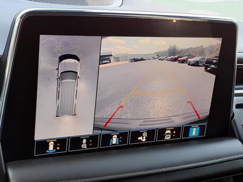 Used 2021 Chevrolet Suburban High Country image 16