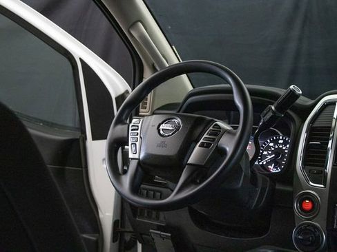 Used 2021 Nissan Titan SV w/ Accessory Utility Package AWD/4WD image 15
