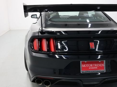 Used 2019 Ford Mustang Shelby GT350R w/ GT350R Equipment Group 920A RWD image 70
