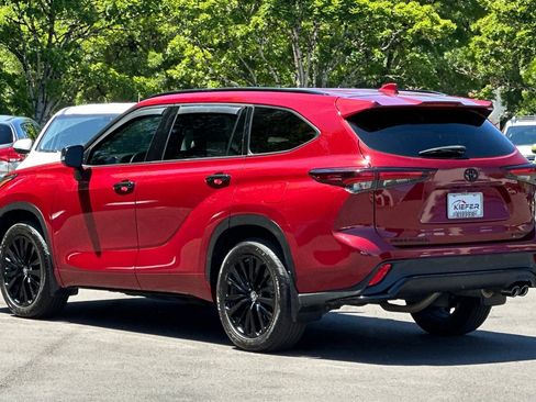 Used 2024 Toyota Highlander XSE AWD/4WD image 6
