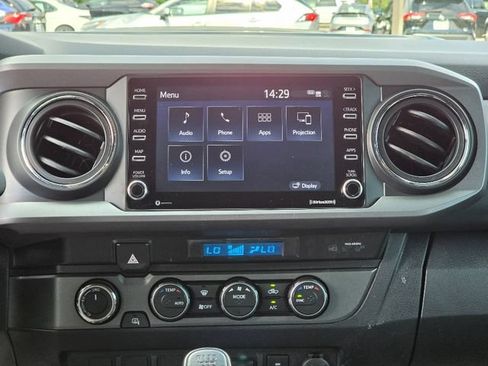 Used 2022 Toyota Tacoma TRD Sport AWD/4WD image 26