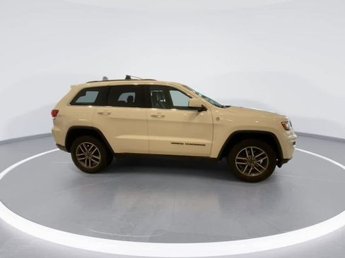 Used 2020 Jeep Grand Cherokee Laredo w/ Quick Order Package 2BN North image 9