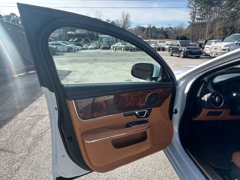 Used 2017 Jaguar XJ L Portfolio image 9