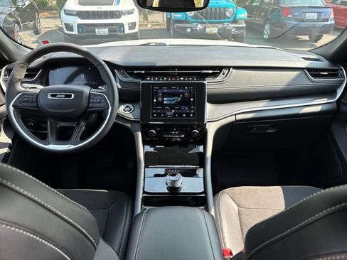 Used 2023 Jeep Grand Cherokee L Laredo AWD/4WD image 7