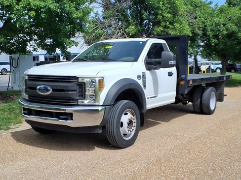 Used 2019 Ford F550 2WD Regular Cab Super Duty image 3