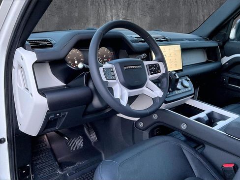 Used 2025 Land Rover Defender 110 S image 16