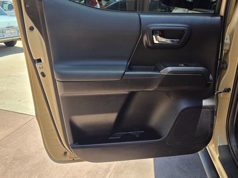 Used 2020 Toyota Tacoma TRD Off-Road w/ Technology Package RWD image 27