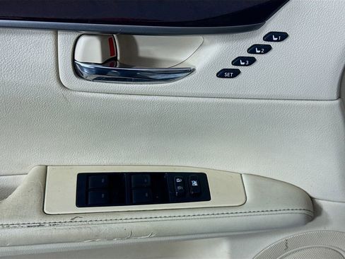 Used 2013 Lexus ES 350 w/ Luxury Pkg FWD image 22