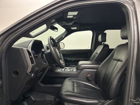 Used 2019 Ford Expedition XLT w/ Equipment Group 202A AWD/4WD image 29