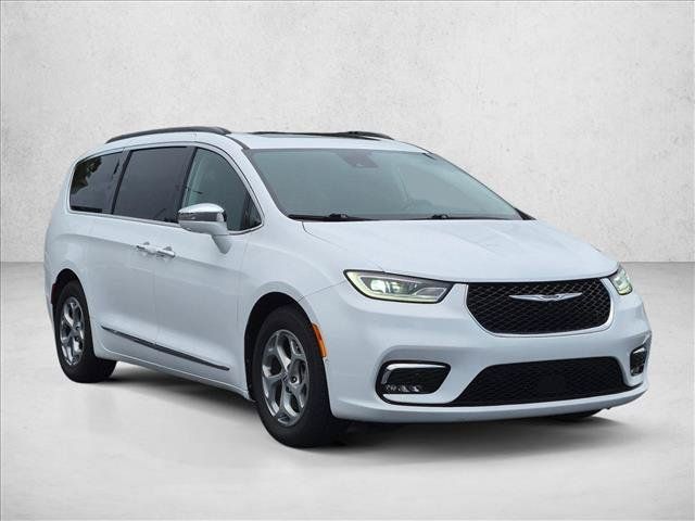 Used 2022 Chrysler Pacifica Limited FWD image 3