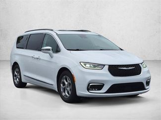 Used 2022 Chrysler Pacifica Limited FWD video 3