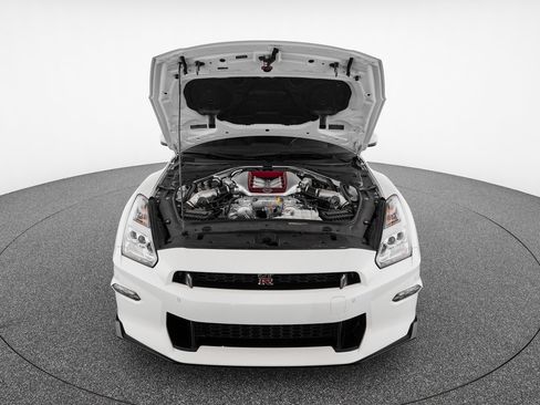 Used 2024 Nissan GT-R Premium w/ Premium Interior Package AWD/4WD image 36