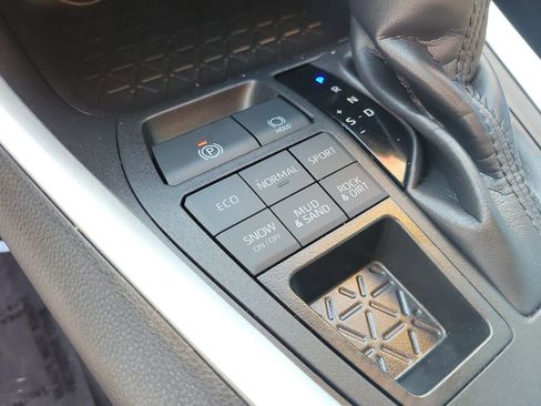 Used 2025 Toyota RAV4 LE image 22