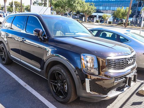 Used 2022 Kia Telluride SX w/ Towing Package image 2