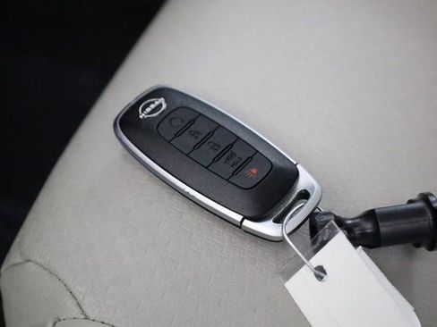 Used 2025 Nissan Rogue SV w/ SV Premium Package image 29