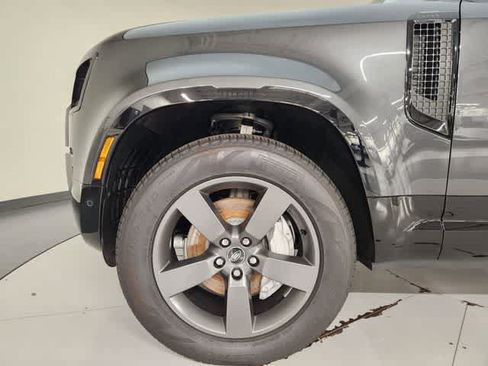 Used 2025 Land Rover Defender 130 X-Dynamic SE AWD/4WD image 16