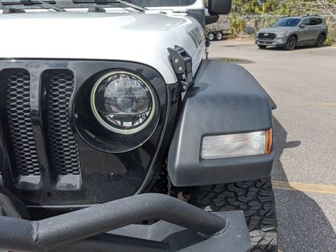 Used 2023 Jeep Wrangler Willys image 12