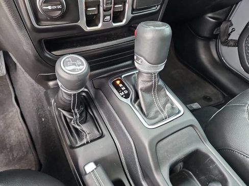 Used 2023 Jeep Wrangler Unlimited Sahara w/ Cold Weather Group AWD/4WD image 15