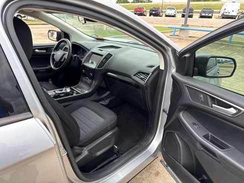 Used 2020 Ford Edge SE FWD image 14