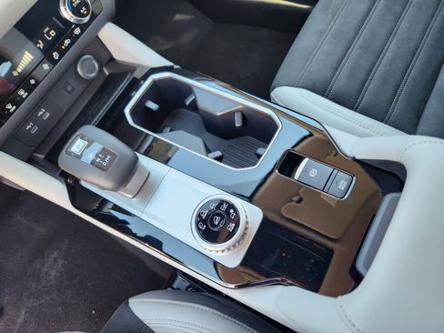 New 2025 Mitsubishi Outlander SE image 16