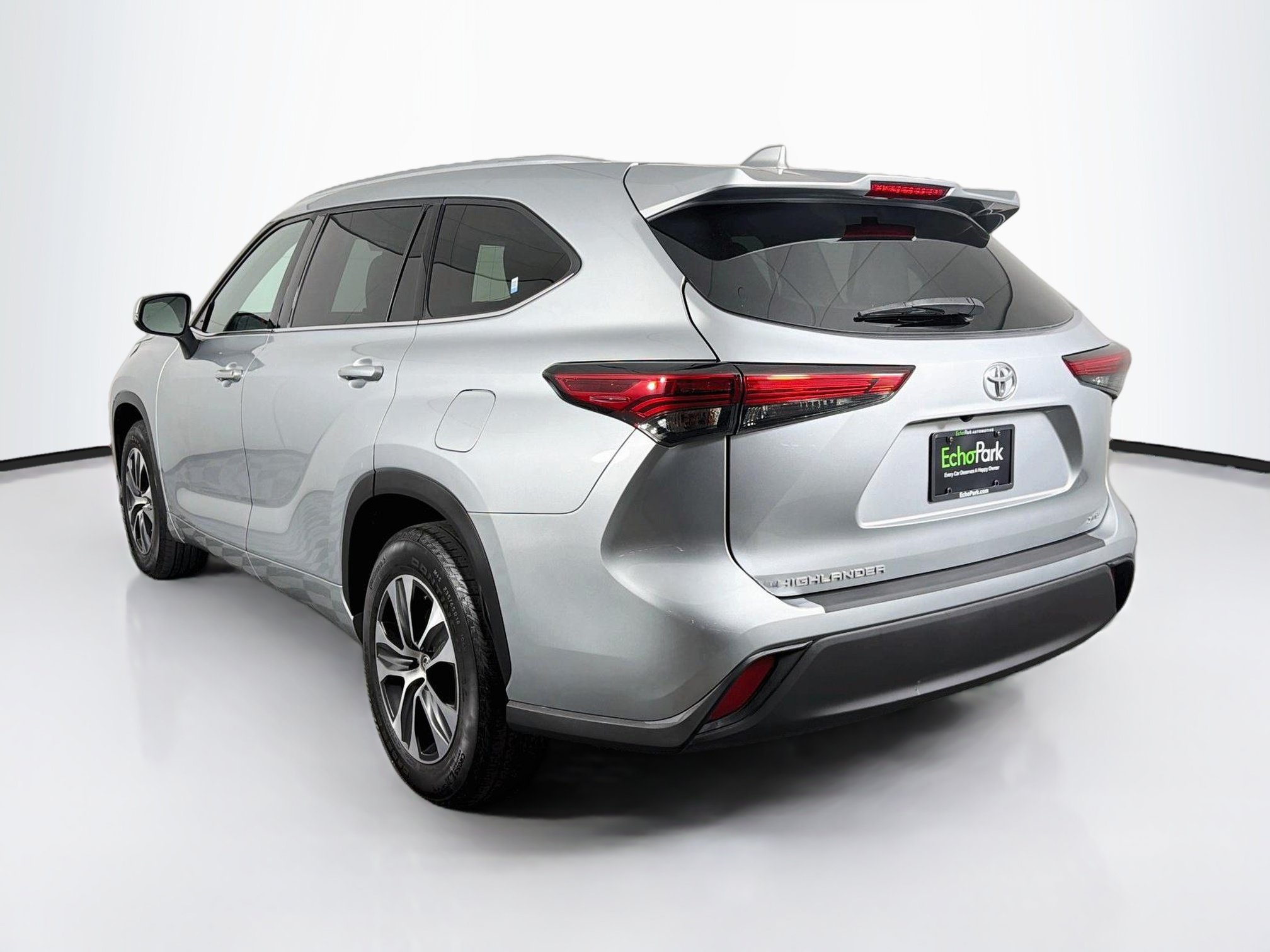 Used 2021 Toyota Highlander XLE FWD image 5