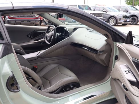 Used 2024 Chevrolet Corvette Stingray Premium Conv w/ Z51 Performance Package RWD image 29
