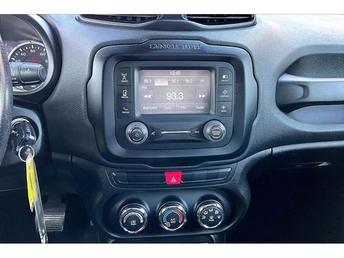 Used 2015 Jeep Renegade Trailhawk image 29
