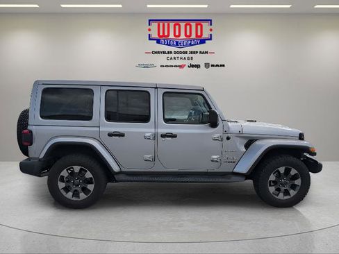 Used 2018 Jeep Wrangler Unlimited Sahara image 2