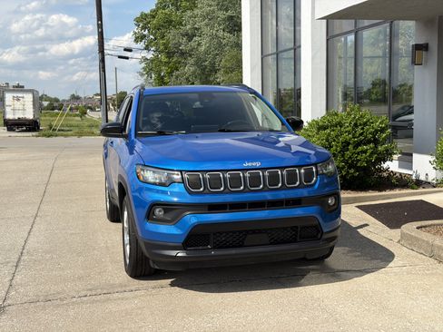 Used 2022 Jeep Compass Latitude w/ Sun and Sound Group AWD/4WD image 19