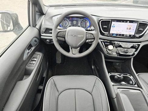 New 2026 Chrysler Pacifica Limited w/ S Appearance Package FWD image 13