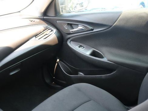 Used 2018 Chevrolet Malibu LT FWD image 15