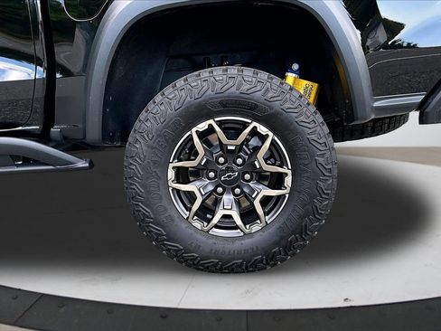 Used 2024 Chevrolet Colorado ZR2 w/ ZR2 Convenience Package III AWD/4WD image 35