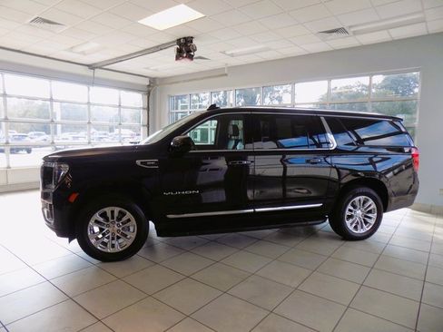 Used 2024 GMC Yukon XL SLT image 4