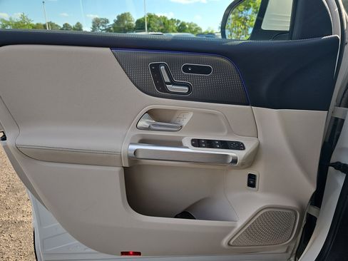 Certified 2022 Mercedes-Benz GLB 250 image 28
