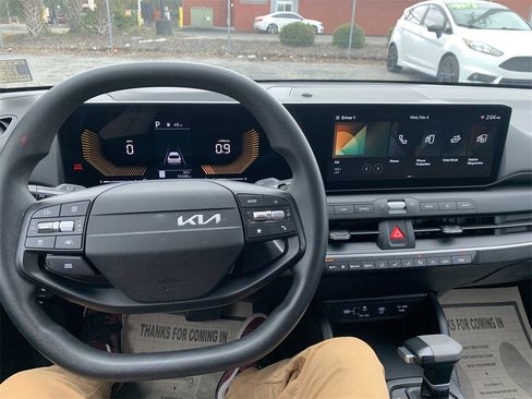 Used 2025 Kia K4 LXS image 18