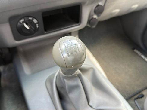Used 2005 Nissan Frontier SE w/ (P01) Power Pkg AWD/4WD image 18