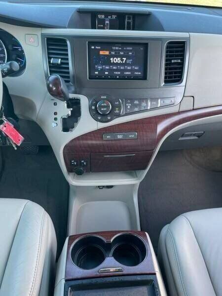 Used 2011 Toyota Sienna XLE FWD image 21