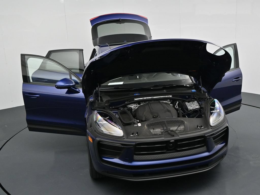 Certified 2026 Porsche Macan AWD/4WD image 19