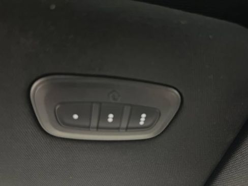 Used 2019 RAM 1500 Laramie AWD/4WD image 16