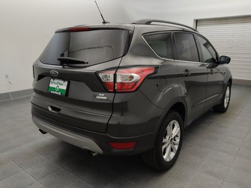 Used 2018 Ford Escape SE FWD image 9