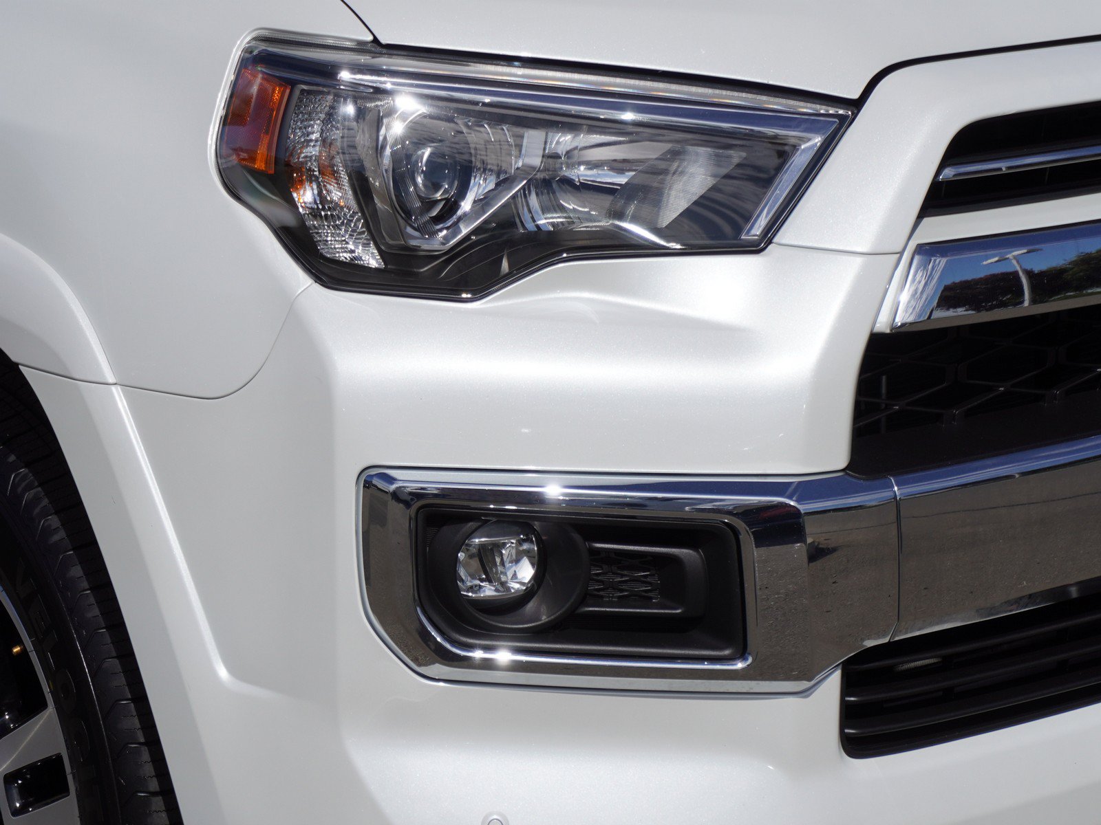 Used 2024 Toyota 4Runner Limited AWD/4WD image 3