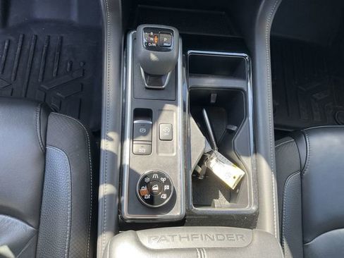 Certified 2024 Nissan Pathfinder SL image 25